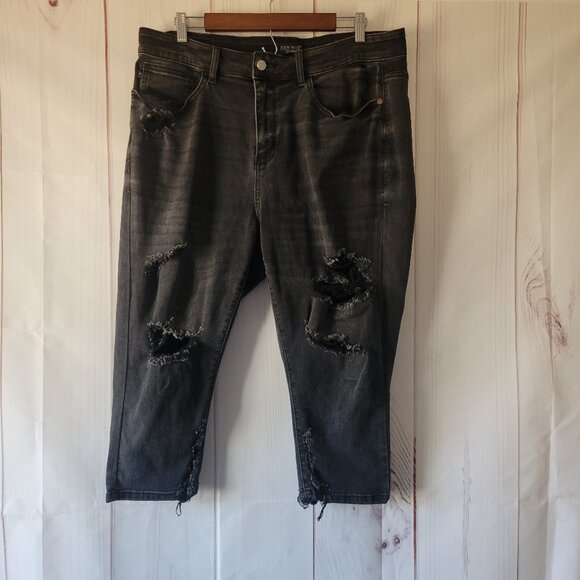 Judy Blue Skinny Fit Capri Jeans, Women’s Plus Jeans 20W, Distressed, Black, EUC - Picture 1 of 9
